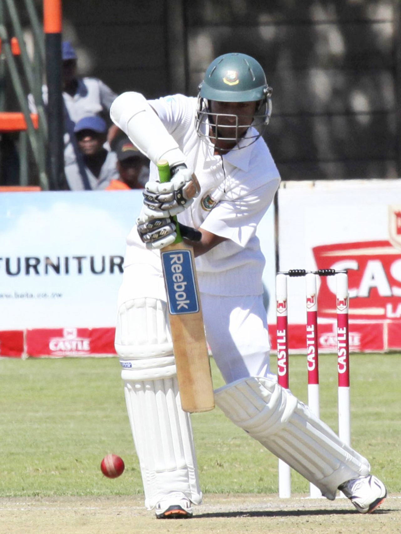 Shakib Al Hasan presents the full face of his bat, Bangladesh v Zimbabwe, only Test, Harare, 3rd day, August 6, 2011