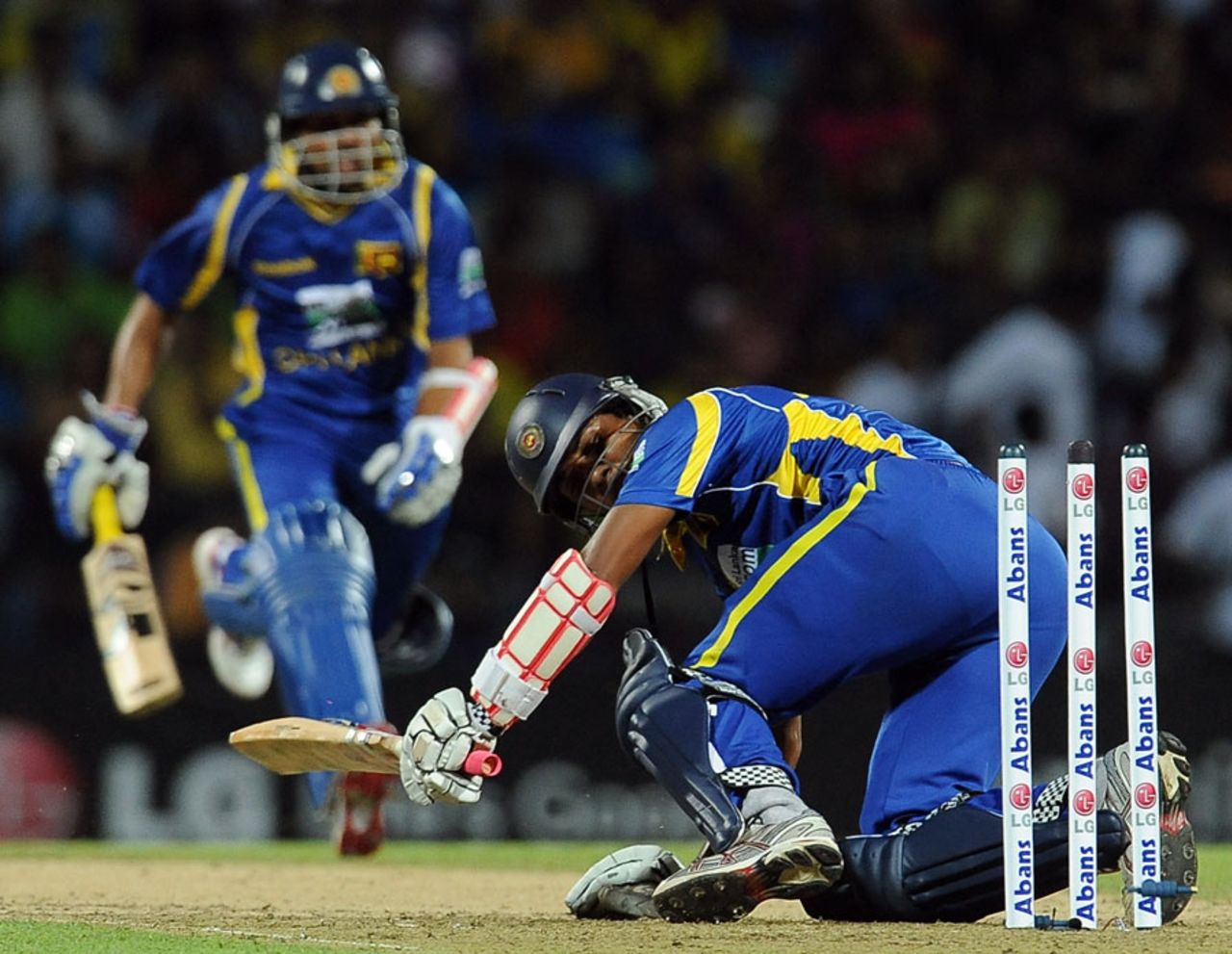 Dinesh Chandimal is out hit-wicket, Sri Lanka v Australia, 1st Twenty20, Pallekele, August 6, 2011