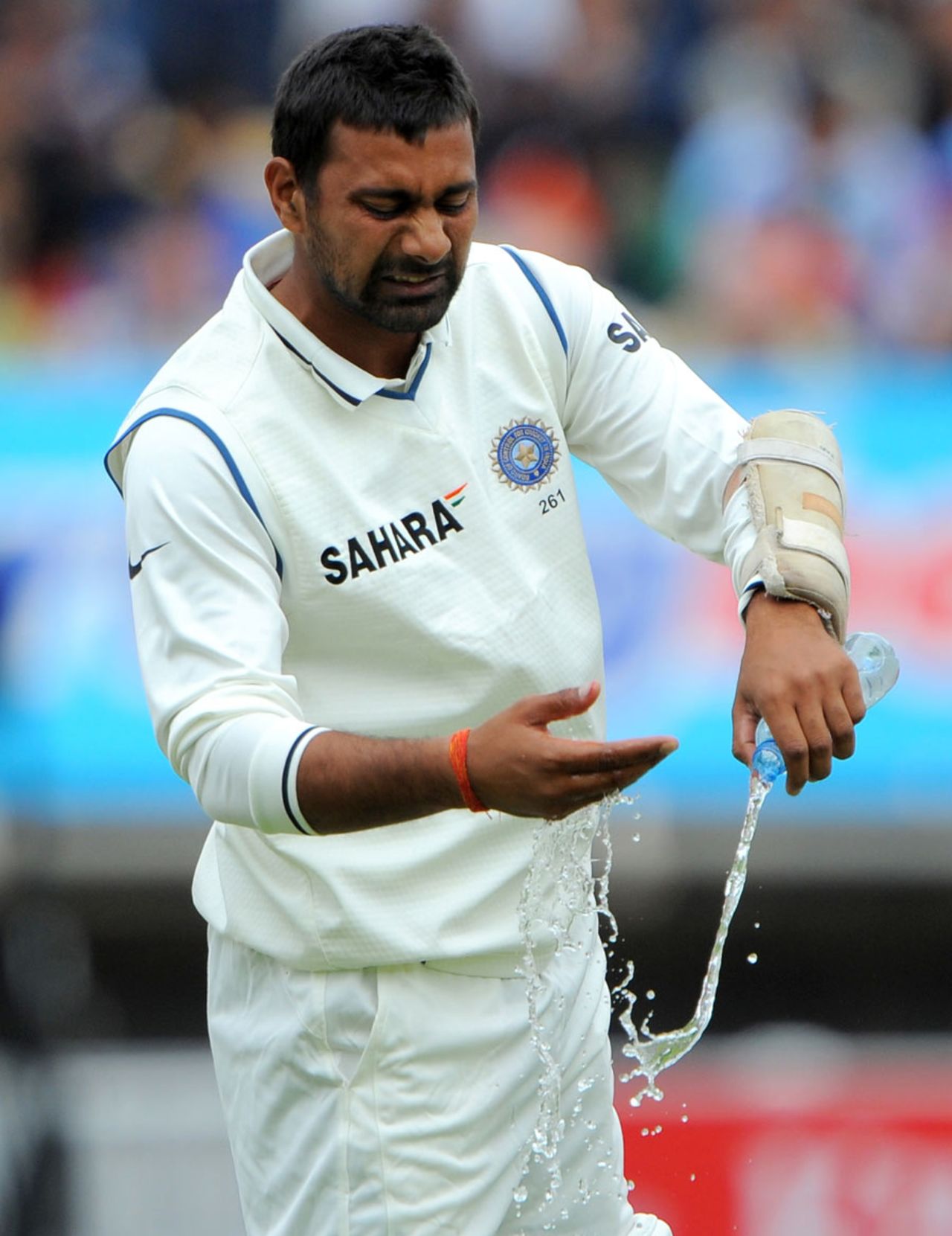 Praveen Kumar was struck a painful blow on the thumb, England v India, 3rd Test, Edgbaston, 4th day, August 13, 2011
