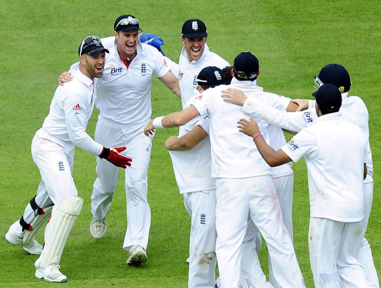 A joyous England team soon after the victory, England v India, 3rd Test, Edgbaston, 4th day, August 13, 2011