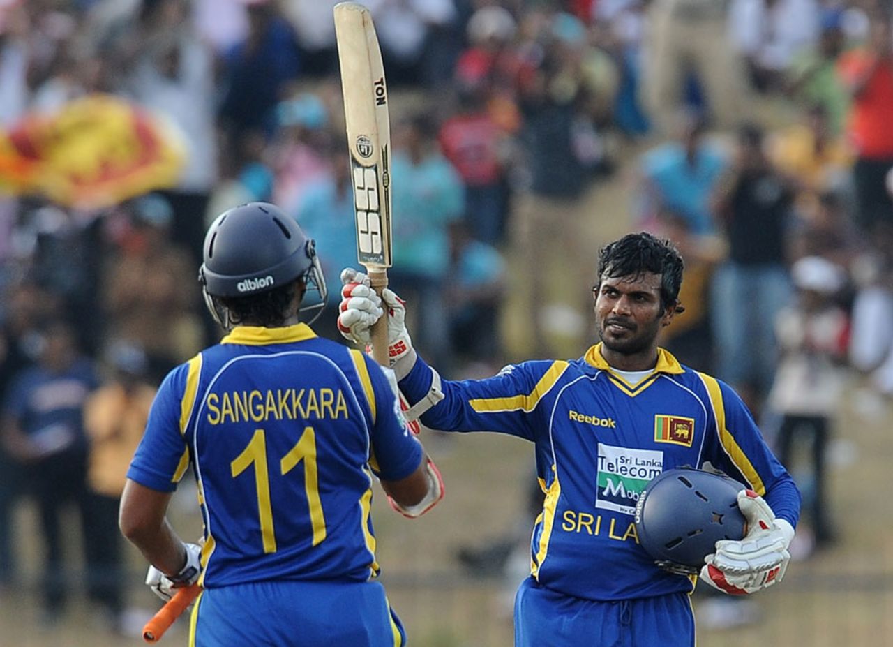 Upul Tharanga acknowledges the crowd after reaching his hundred, Sri Lanka v Australia, 3rd ODI, Hambantota, August 16, 2011