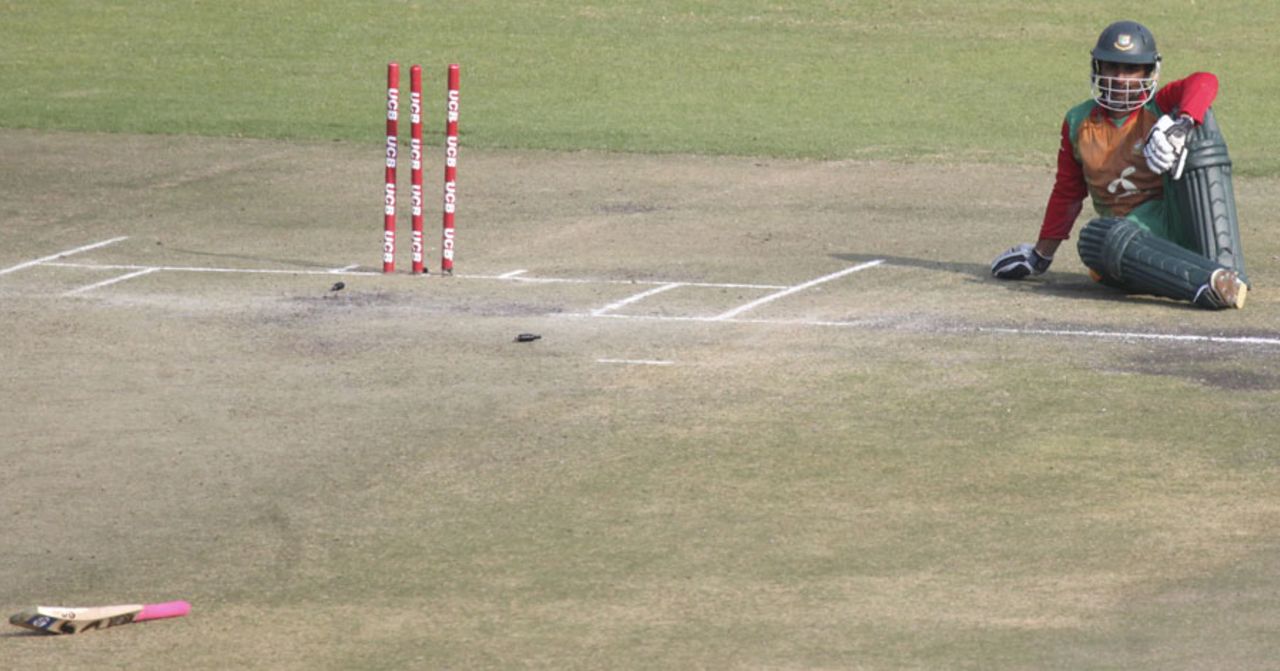 Tamim Iqbal is run-out after losing his bat in the middle of the pitch, Zimbabwe v Bangladesh, 3rd ODI, Harare, August 16, 2011