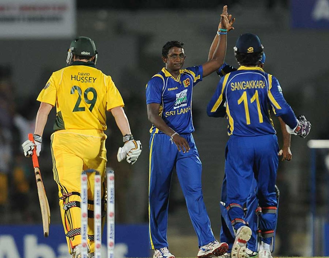 Ajantha Mendis sees off David Hussey, Sri Lanka v Australia, 3rd ODI, Hambantota, August 16, 2011