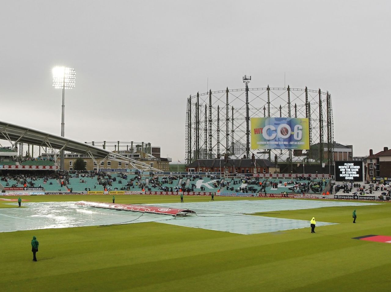 It began to rain during the lunch break, England v India, 4th Test, The Oval, 1st day, August 18, 2011