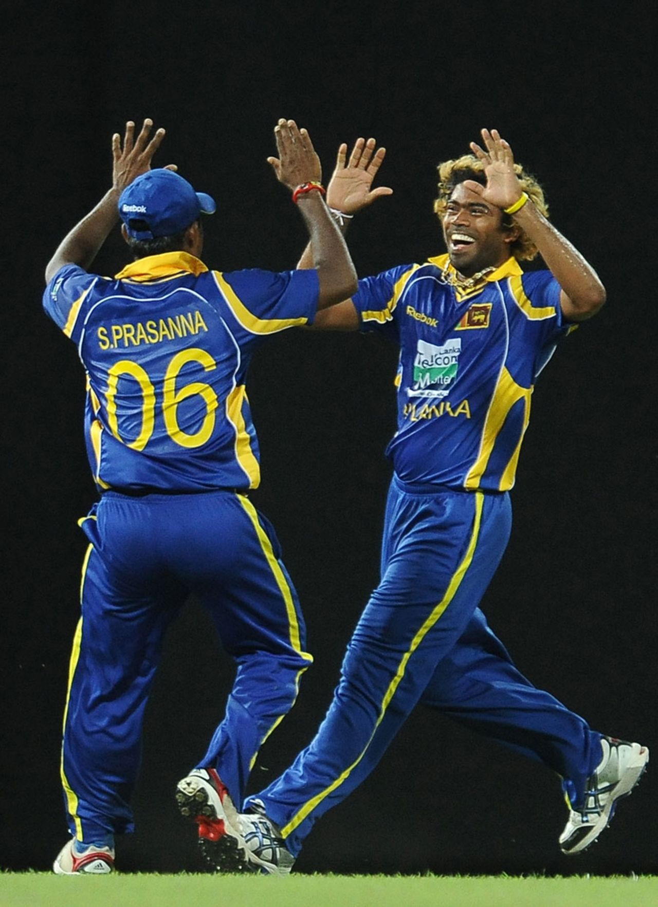 Lasith Malinga celebrates dismissing Shane Watson, Sri Lanka v Australia, 4th ODI, R Premadasa Stadium, Colombo, August 20, 2011