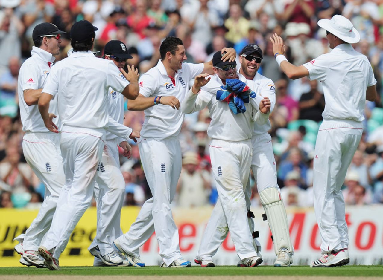 Ian Bell is congratulated after taking a stunning catch to dismiss Amit Mishra, England v India, 4th Test, The Oval, 4th day, August 21, 2011