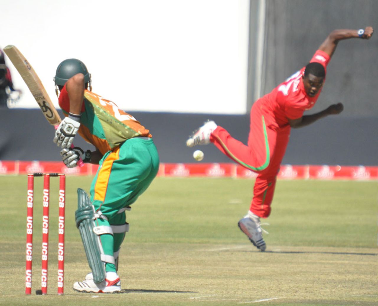 Elton Chigumbura has a bowl, Zimbabwe v Bangladesh, 5th ODI, Bulawayo, August 21, 2011