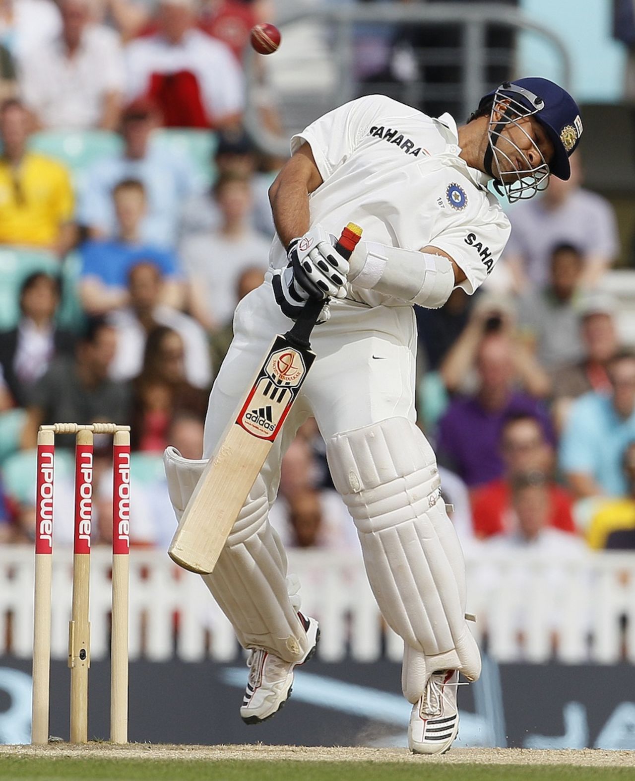 Sachin Tendulkar avoids a short ball, England v India, 4th Test, The Oval, 5th day, August 22, 2011