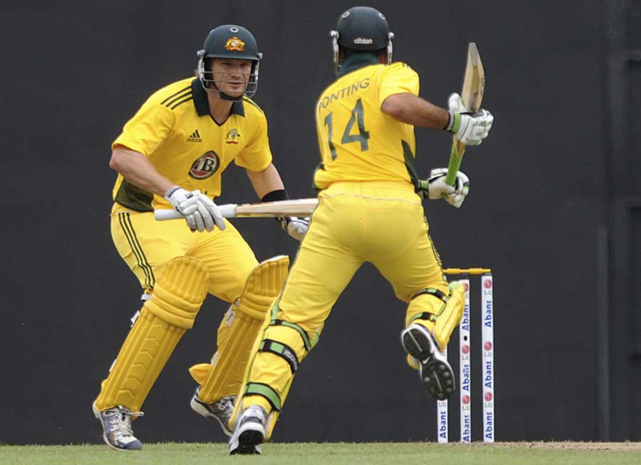 Shane Watson and Ricky Ponting try to avoid a collision, Sri Lanka v Australia, 5th ODI, Colombo, August 22, 2011