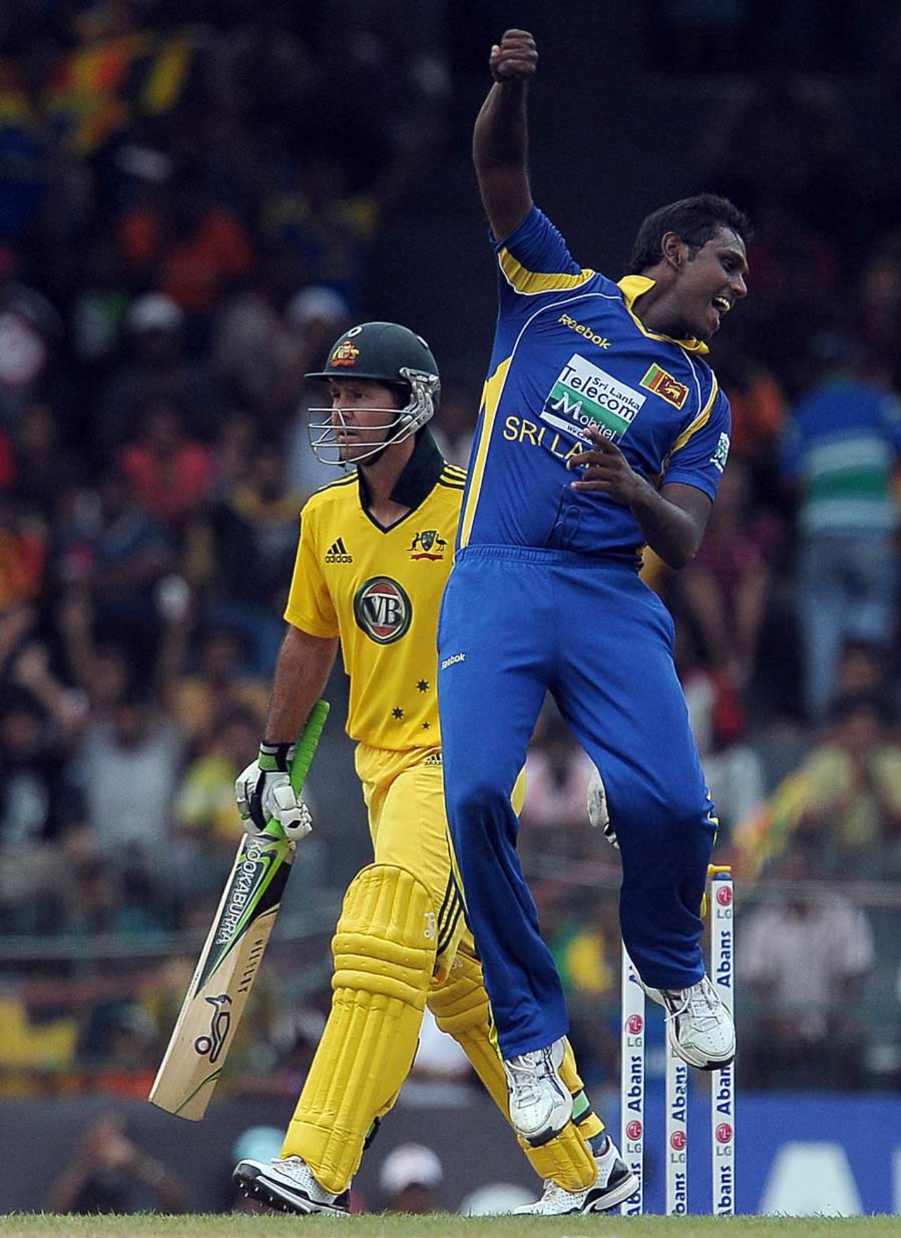 Angelo Mathews dismissed Ricky Ponting, Sri Lanka v Australia, 5th ODI, Colombo, August 22, 2011