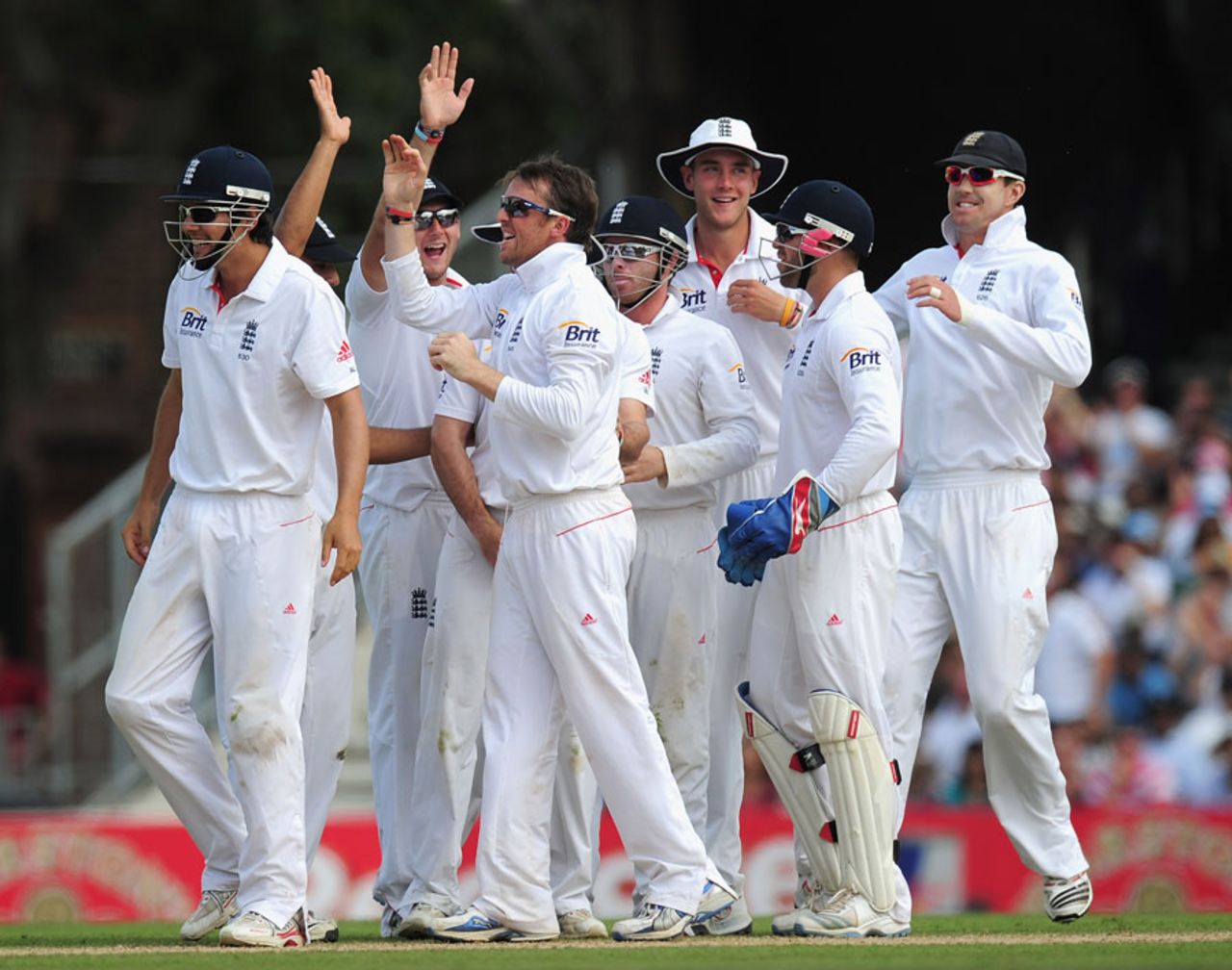 Graeme Swann celebrates after winning an lbw appeal against Suresh Raina, England v India, 4th Test, The Oval, 5th day, August 22, 2011