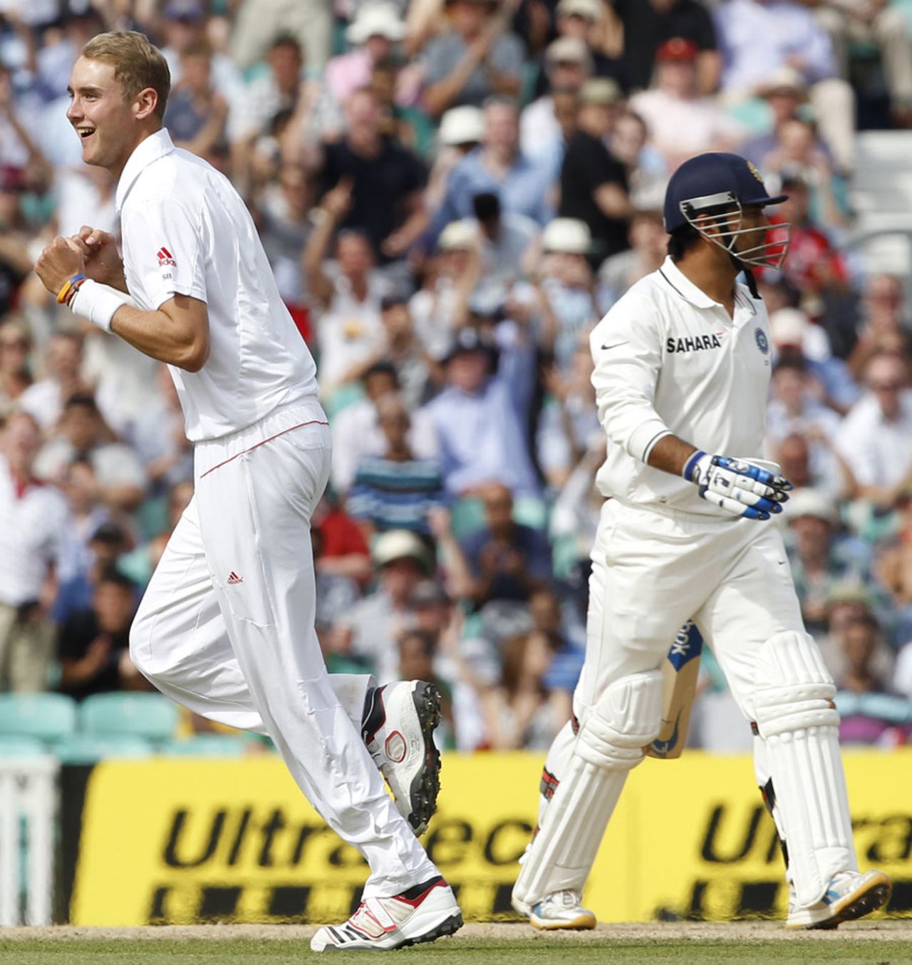 Stuart Broad is thrilled as MS Dhoni walks back, England v India, 4th Test, The Oval, 5th day, August 22, 2011