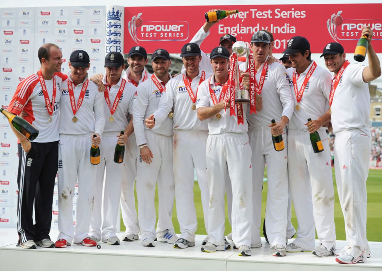 The English side celebrates the whitewash, England v India, 4th Test, The Oval, 5th day, August 22, 2011