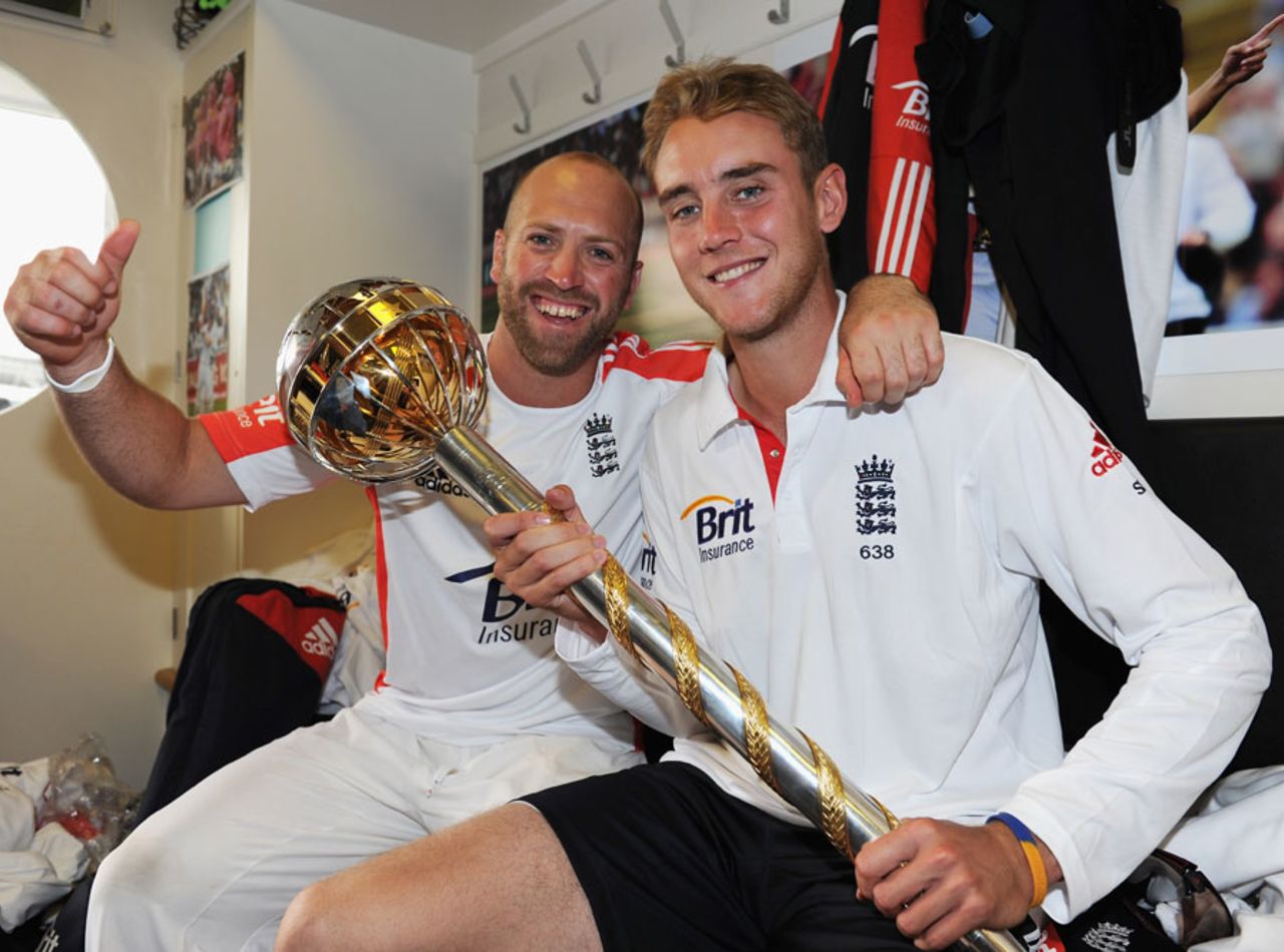 Matt Prior and Stuart Broad cherish the winning feeling, England v India, 4th Test, The Oval, 5th day, August 22, 2011
