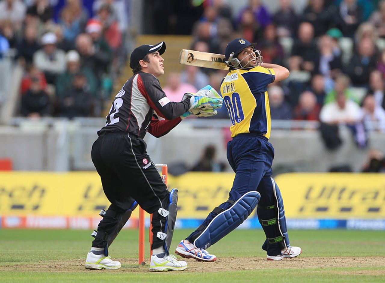 Shahid Afridi smashed a 28-ball half-century to get Hampshire off to a quick start, Hampshire v Somerset, Friends Life t20, 2nd Semi Final, Edgbaston, August 27 2011