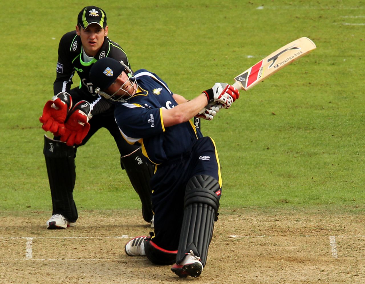Paul Collingwood heaves to leg during his 96, Surrey v Durham, Clydesdale Bank 40, The Oval, August 29 2011