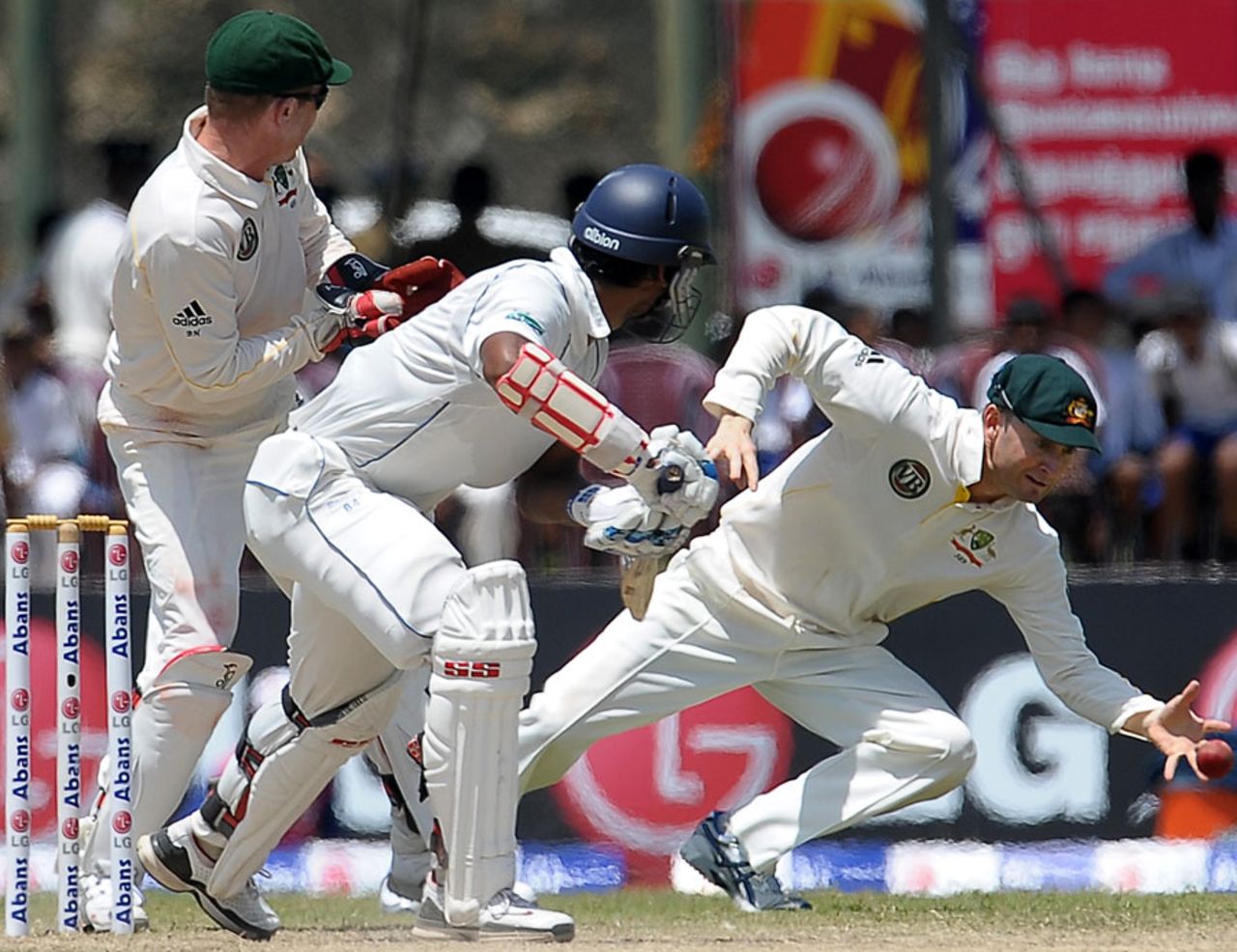 Michael Clarke took a smart catch to get rid off Kumar Sangakkara , Sri Lanka v Australia, 1st Test, Galle, 2nd day, September 1, 2011