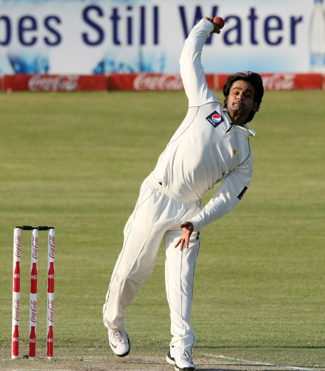 Mohammad Hafeez took four wickets on the fourth day, Zimbabwe v Pakistan, only Test, 4th day, Bulawayo, September 4, 2011