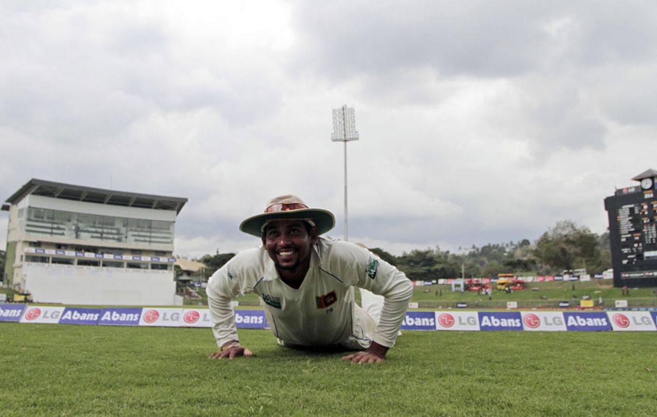 Tillakaratne Dilshan relaxes after a tough day, Sri Lanka v Australia, 2nd Test, Pallekele, 2nd day, September 9, 2011