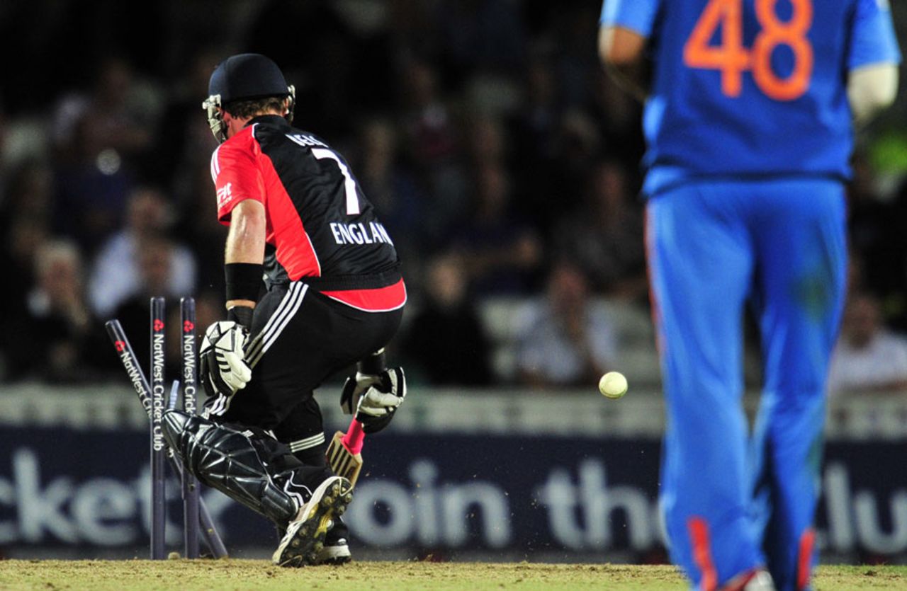 Ian Bell was run out as England stumbled under lights, England v India, 3rd ODI, The Oval, September 9 2011