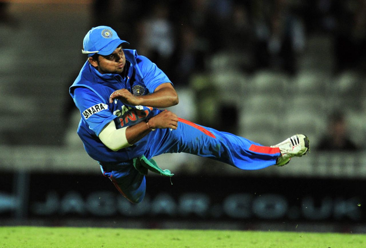 Suresh Raina shows his athleticism, England v India, 3rd ODI, The Oval, September 9 2011