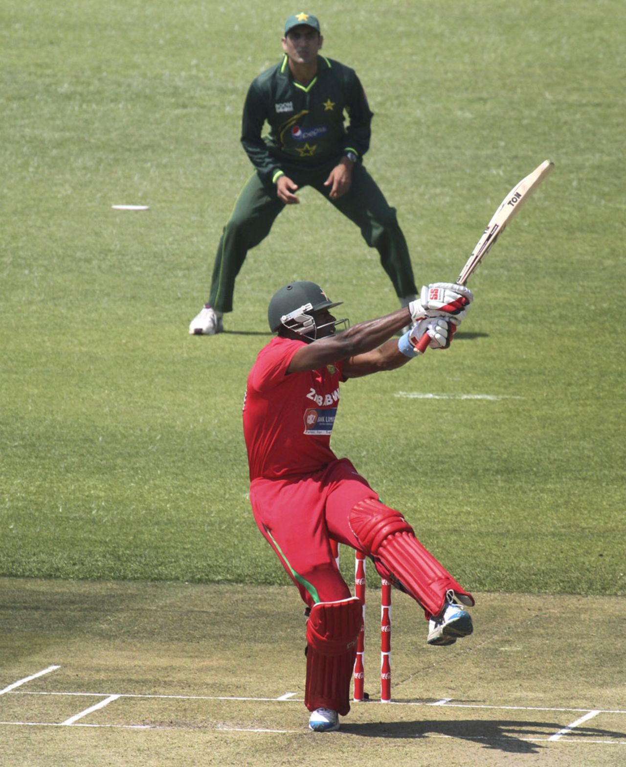 Vusi Sibanda pulls, Zimbabwe v Pakistan, 2nd ODI, Harare, September 11, 2011 