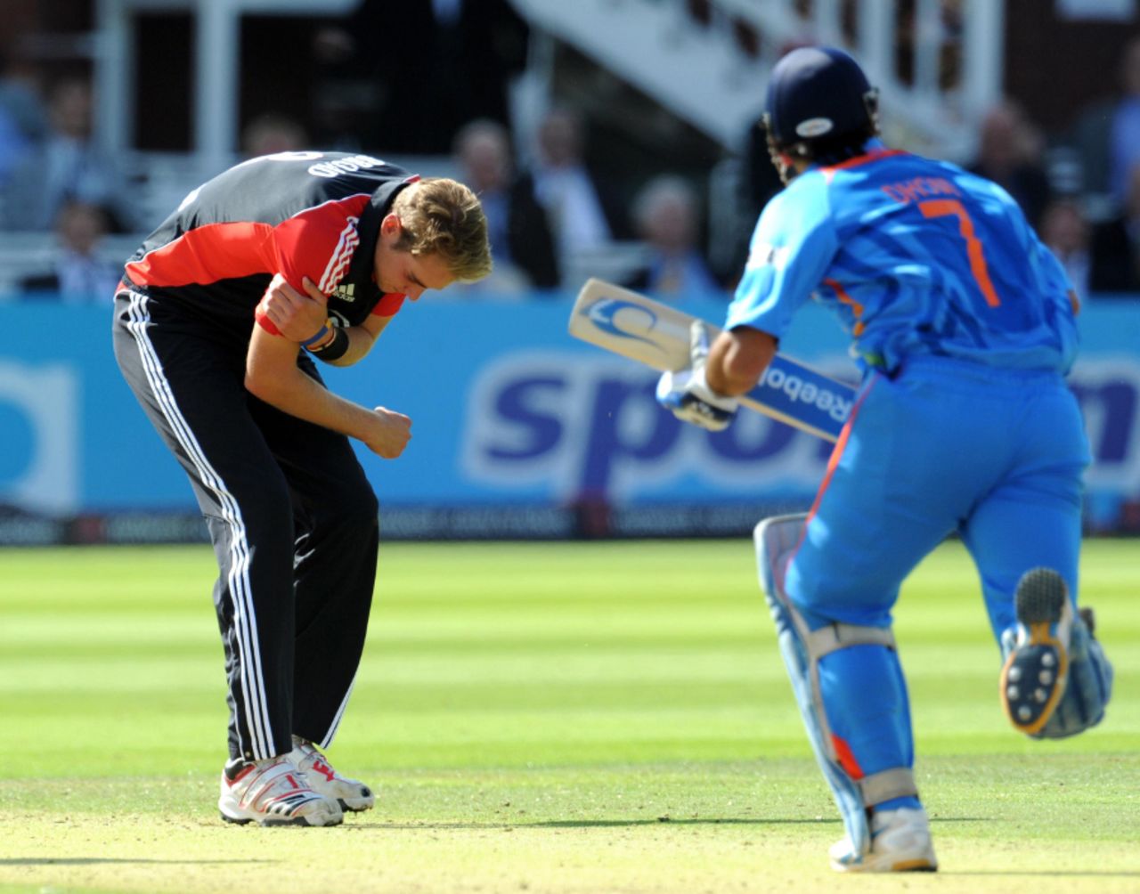 Stuart Broad clutches his tricep in pain, England v India, 4th ODI, Lord's, September 11, 2011