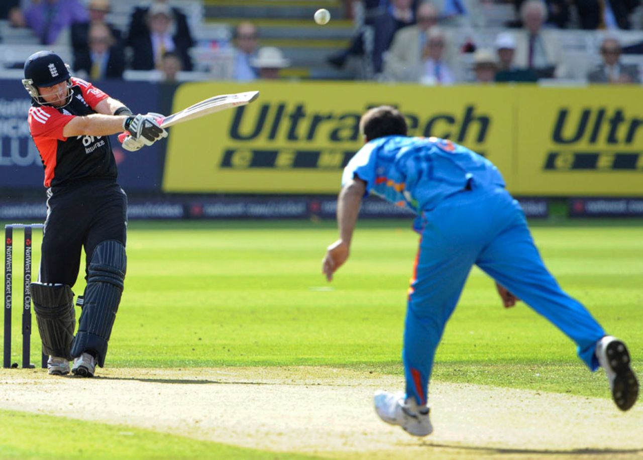 Ian Bell goes hard on the pull, England v India, 4th ODI, Lord's, September 11, 2011