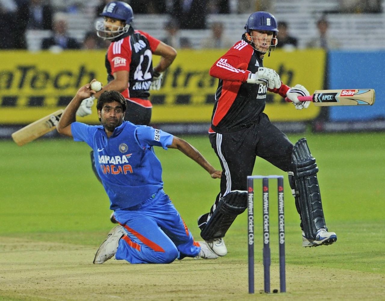 Munaf Patel prepares to run out Graeme Swann, England v India, 4th ODI, Lord's, September 11, 2011