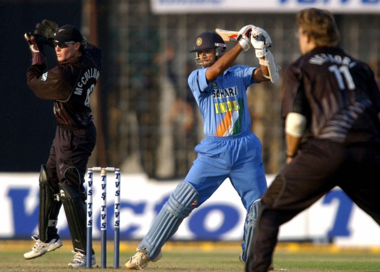 Rahul Dravid cuts to the boundary, India v New Zealand, Match 6, TVS Cup, Cuttack, November 6, 2003