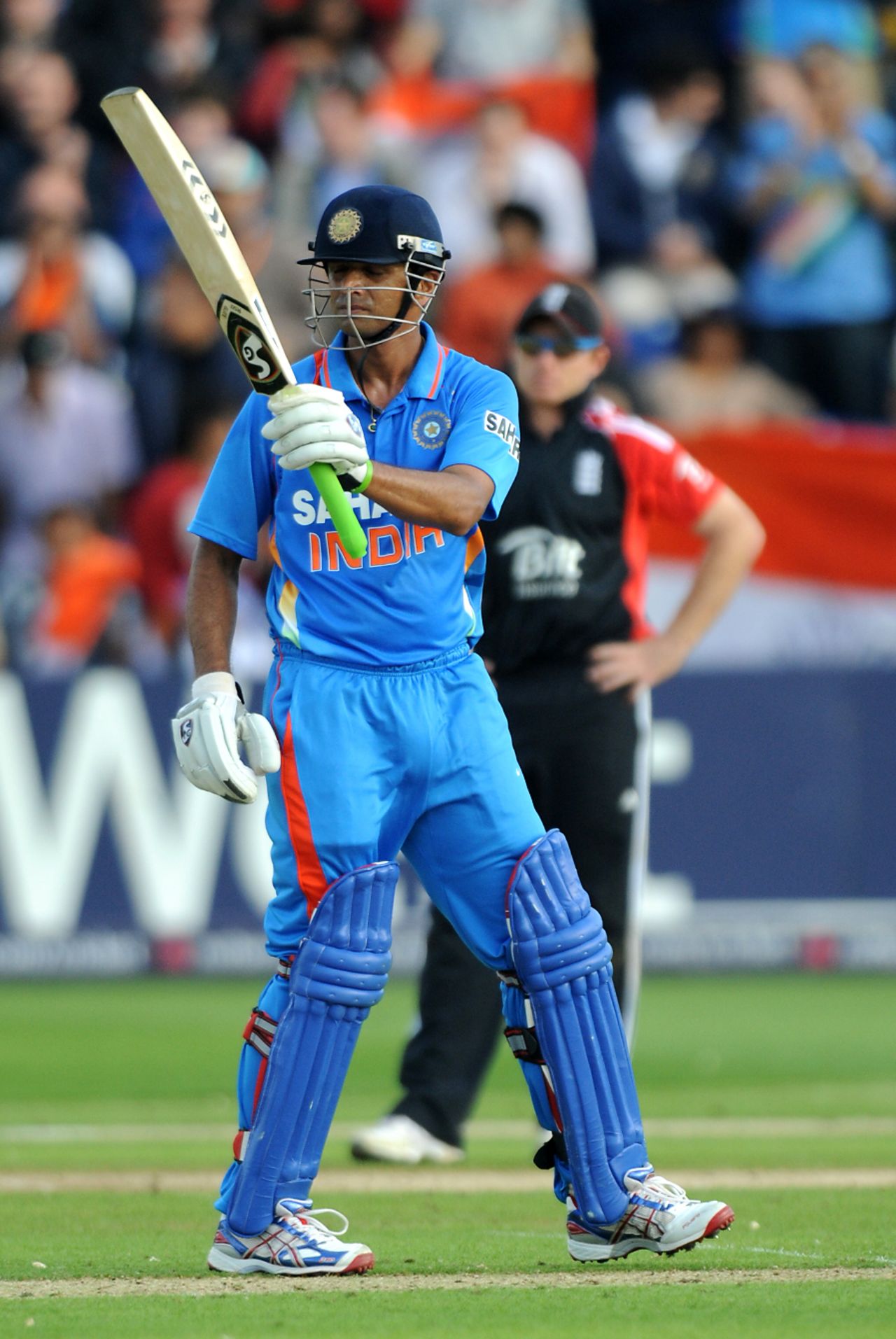 Rahul Dravid acknowledges the applause as he passes fifty in his final ODI, England v India, 5th ODI, Cardiff, September 16, 2011