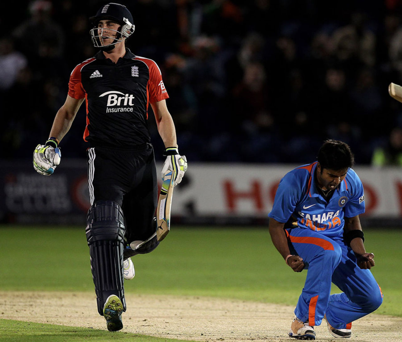 R Vinay Kumar celebrates dismissing Craig Kieswetter, England v India, 5th ODI, Cardiff, September 16, 2011