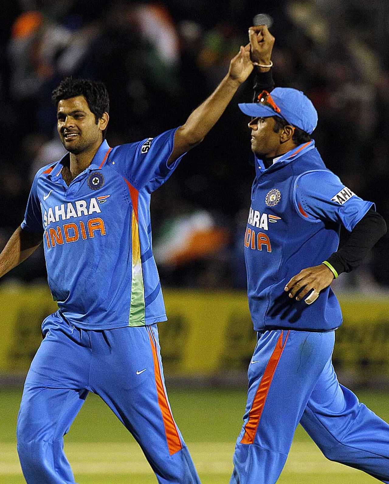 RP Singh and Rahul Dravid celebrate a wicket, England v India, 5th ODI, Cardiff, September 16, 2011