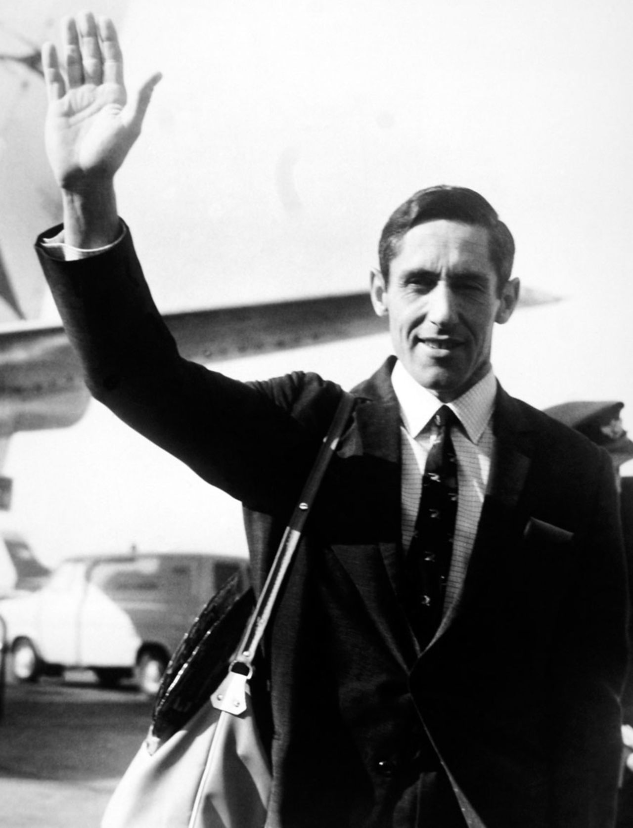New Zealand captain Graham Dowling waves after landing in London, June 10, 1969