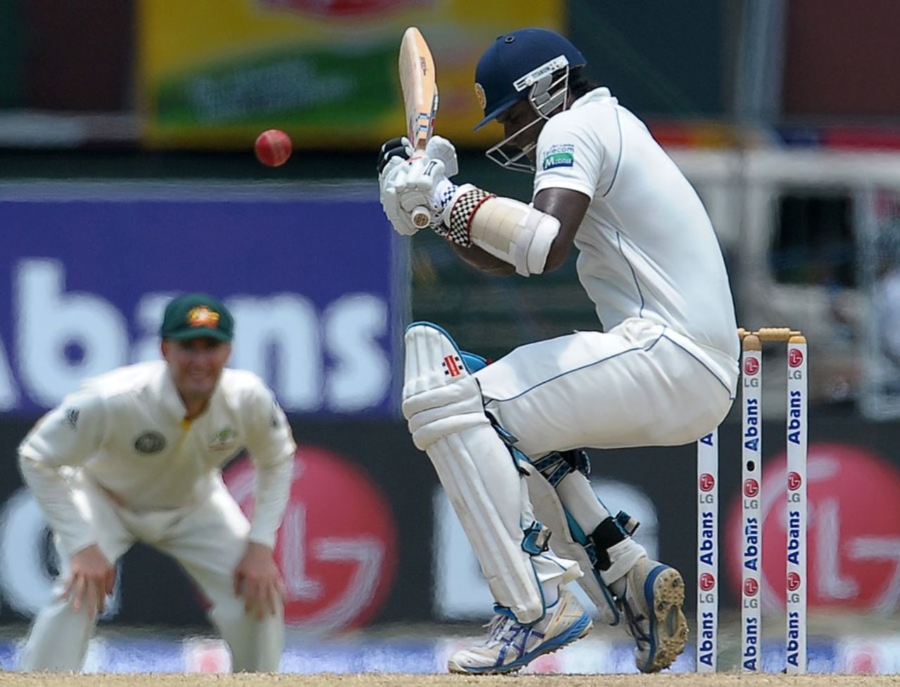 Angelo Mathews made a cautious start to his innings, Sri Lanka v Australia, 3rd Test, SSC, Colombo, 3rd day, September 18, 2011