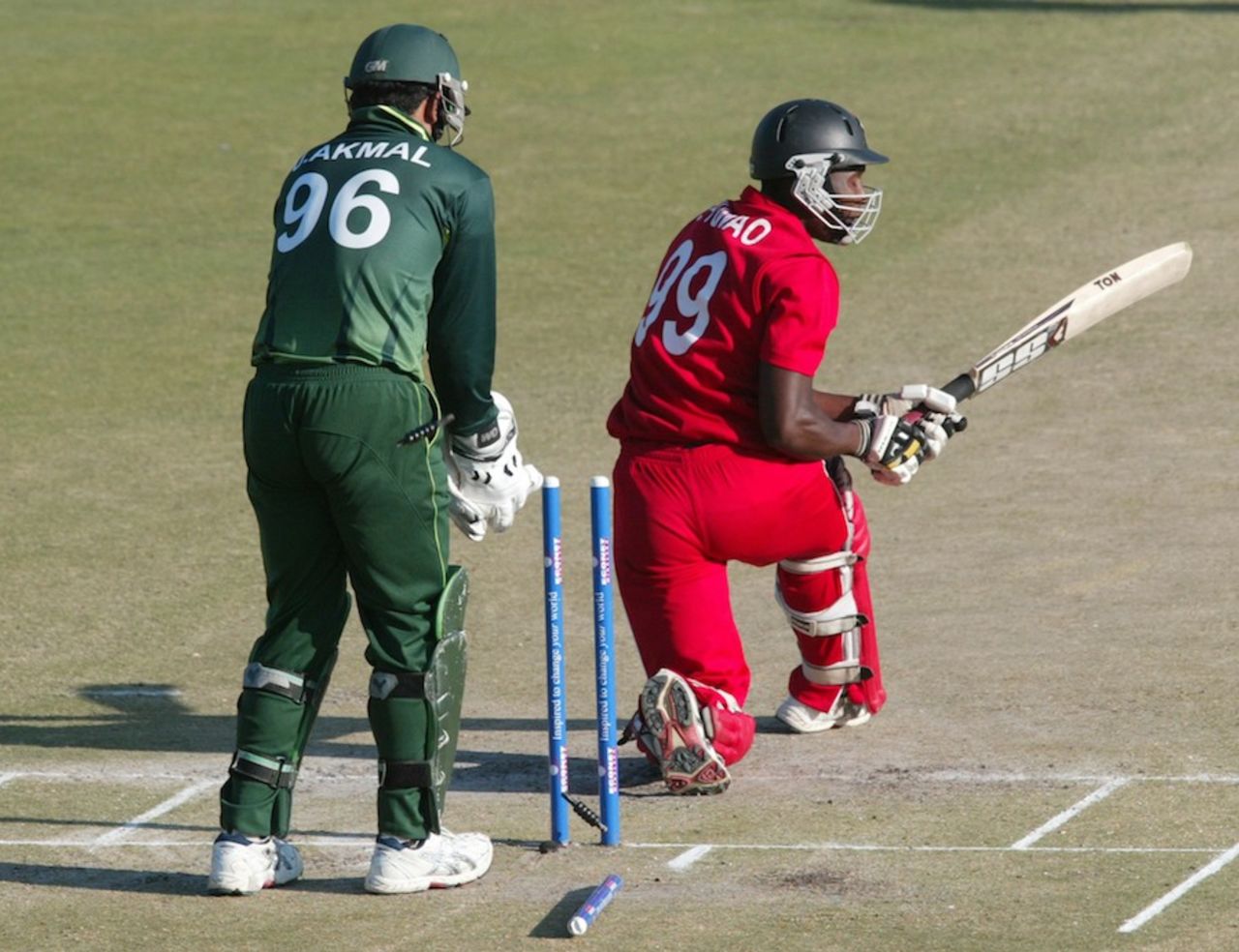Cephas Zhuwao was bowled by Mohammad Hafeez, Zimbabwe v Pakistan, 2nd Twenty20, Harare, September 18, 2011