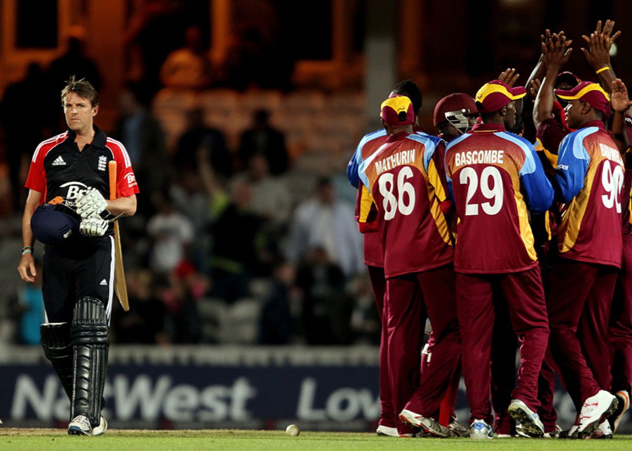 Graeme Swann was left to ponder a losing end to the season, England v West Indies, 2nd Twenty20, The Oval, September 25, 2011