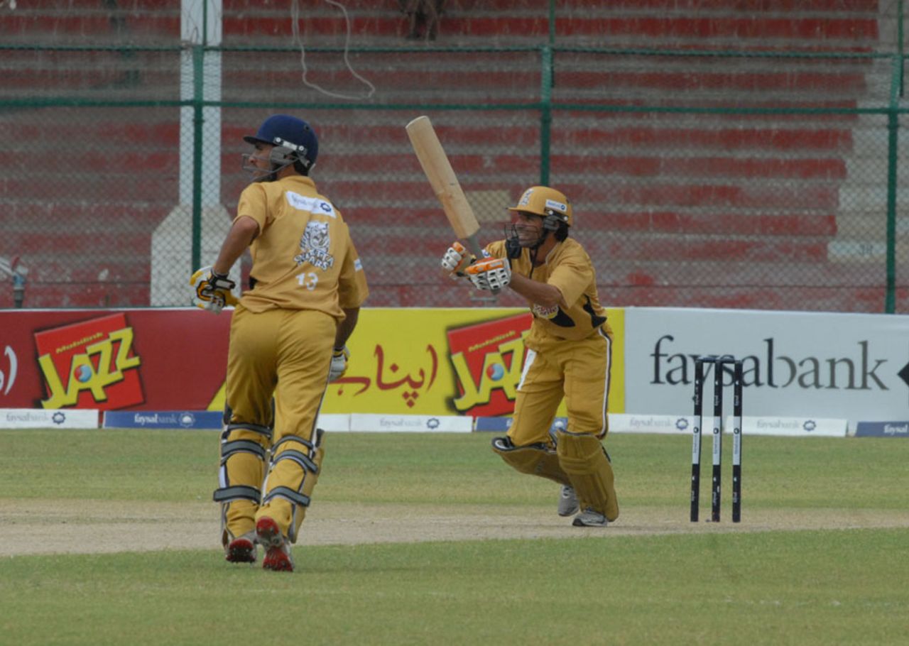 Abid Ali plays a shot, Lahore Eagles v Quetta Bears, Faysal Bank T20, Karachi, 27 September, 2011