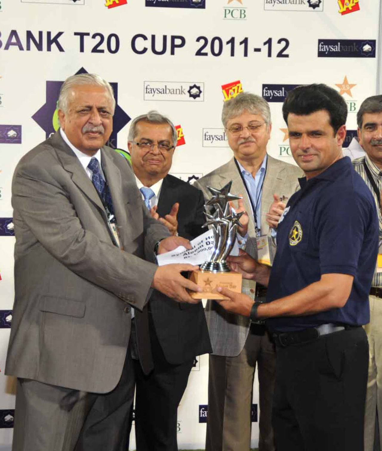 Aleem Dar is felicitated by the PCB, Final, Rawalpindi Rams v Sialkot Stallions, Faysal Bank T20, Karachi, October 2, 2011