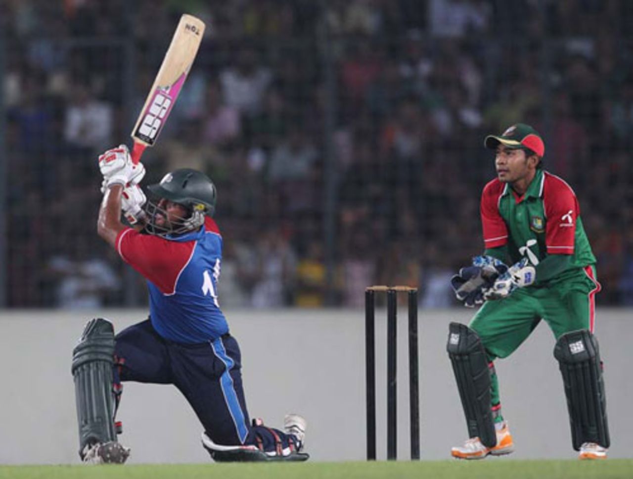 Shahriar Nafees slog-sweeps during his 61, Bangladesh Red v Bangladesh Green, Mirpur