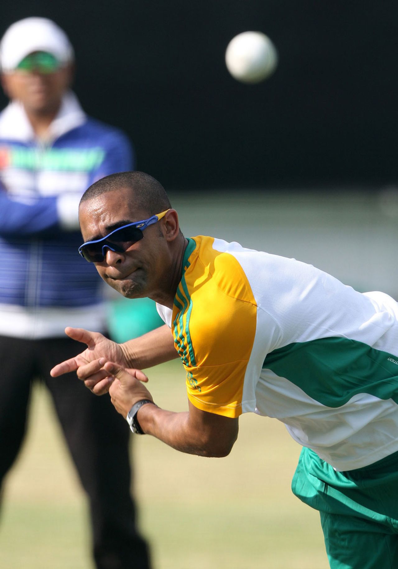 Robin Peterson bowls in practice, Cape Town, October 10, 2011
