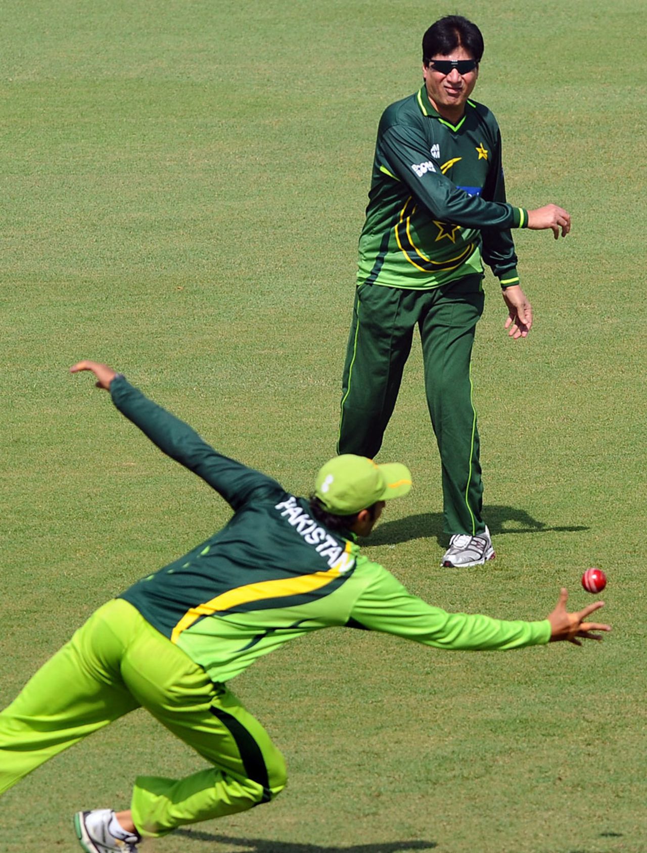 Mohsin Khan during Pakistan's practice, Lahore, October 11, 2011