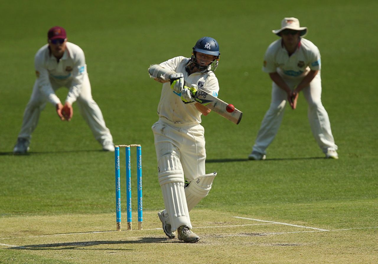 Chris Rogers pulls during his busy knock, Queensland v Victoria, 2nd day, Sheffield Shield, Brisbane, October 12