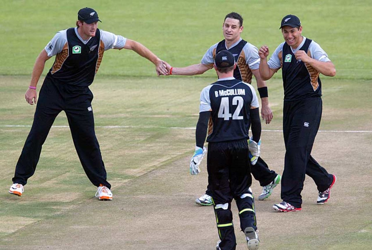 Nathan McCullum bowled tightly to restrict Zimbabwe, Zimbabwe v New Zealand, 1st Twenty20 international, Harare