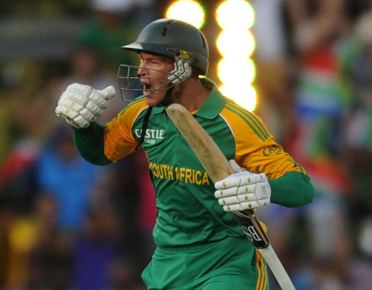 Rusty Theron punches the air after South Africa seal victory, South Africa v Australia, 2nd Twenty20, Johannesburg, October 16 2011
