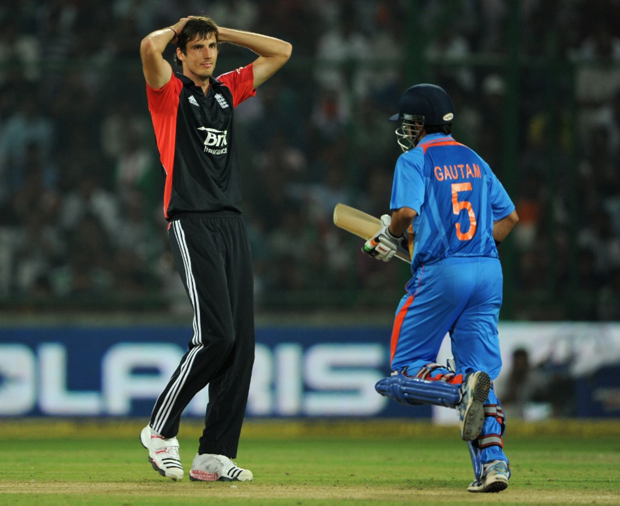 Steven Finn bowled a probing but luckless opening spell, India v England, 2nd ODI, Delhi, October 17 2011