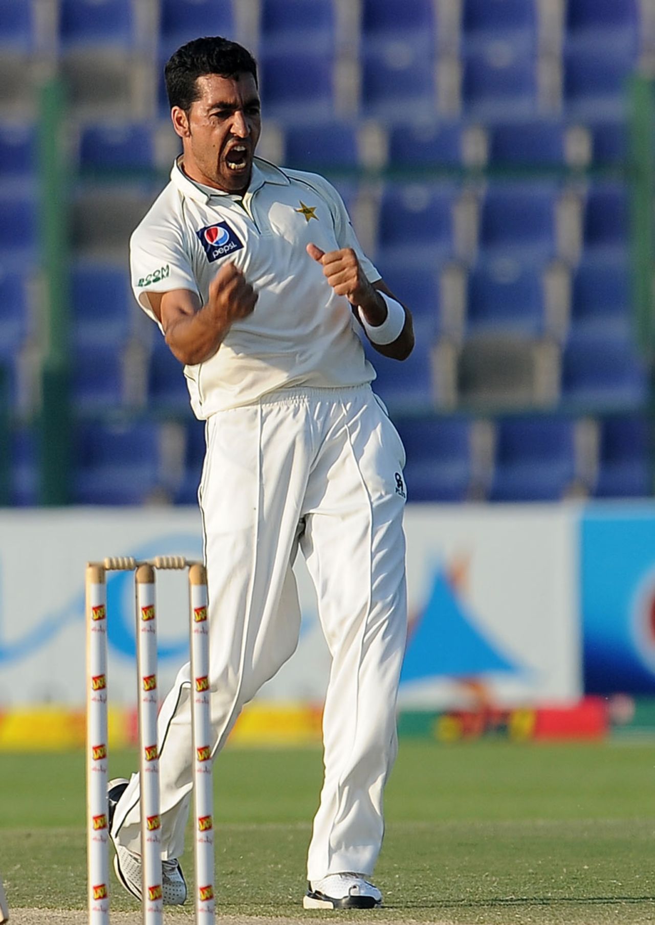 Umar Gul dealt Tharanga Paranavitana a golden duck, Pakistan v Sri Lanka, 1st Test, Abu Dhabi, 3rd day, October 20, 2011
