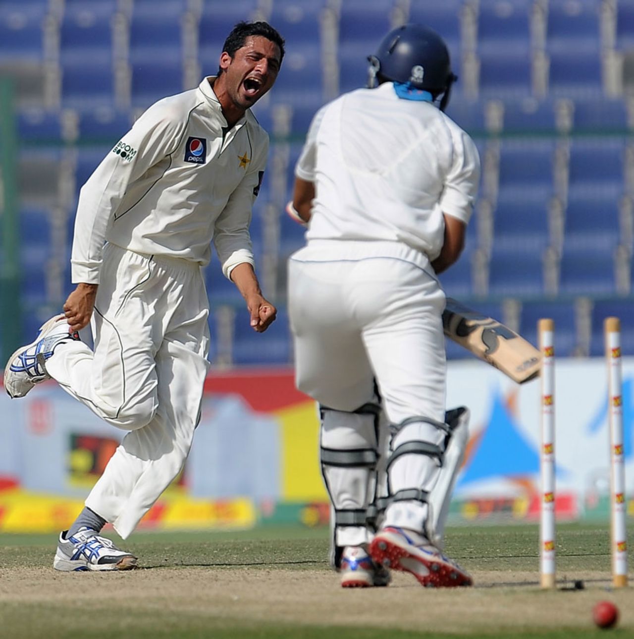 Junaid Khan uproots Tillakaratne Dilshan's middle stump, Pakistan v Sri Lanka, 1st Test, Abu Dhabi, 4th day, October 21, 2011