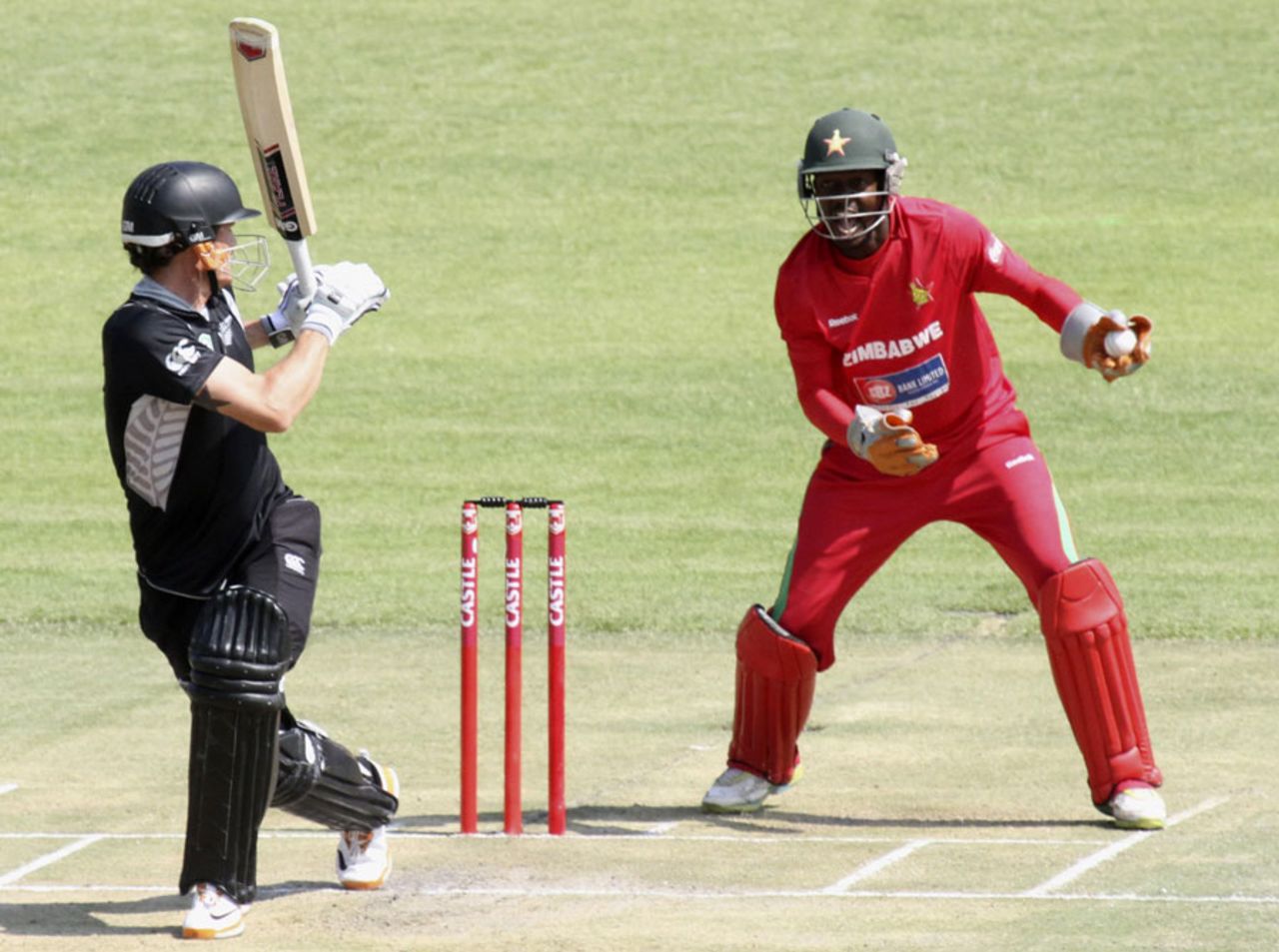Rob Nicol edged behind to Forster Mutizwa, Zimbabwe v New Zealand, 2nd ODI, Harare, October 22, 2011 