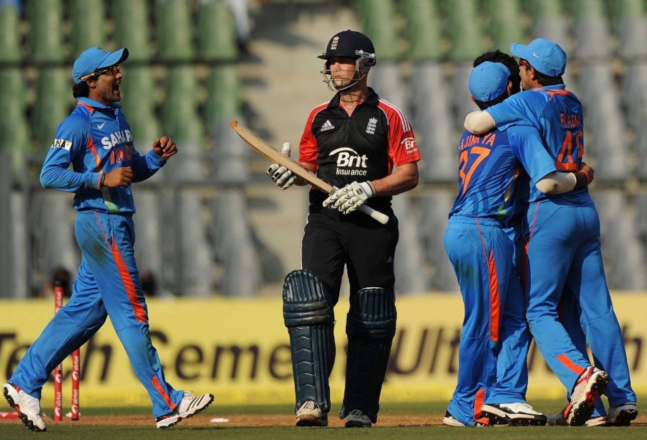 India celebrate Jonathan Trott's demise, India v England, 4th ODI, Mumbai, October 23, 2011